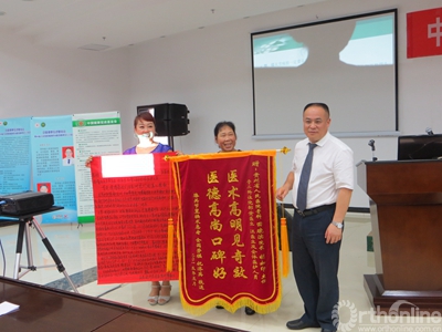 增送锦旗.jpg