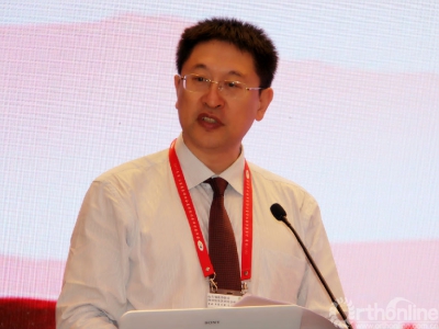桑锡光教授主持开幕式.jpg