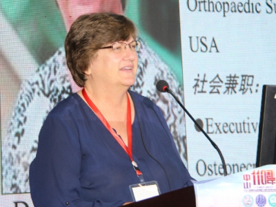 5Dr Lynne C jones致辞.JPG