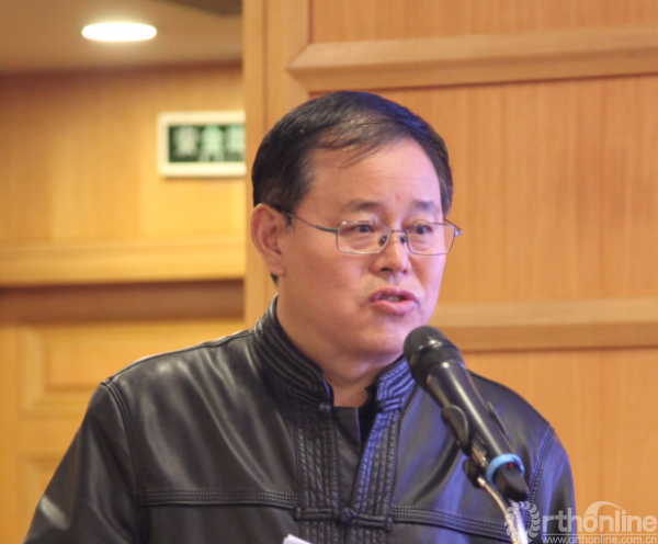 2 贾万年副会长主持会议.png