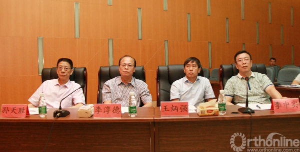 第二场主持.JPG