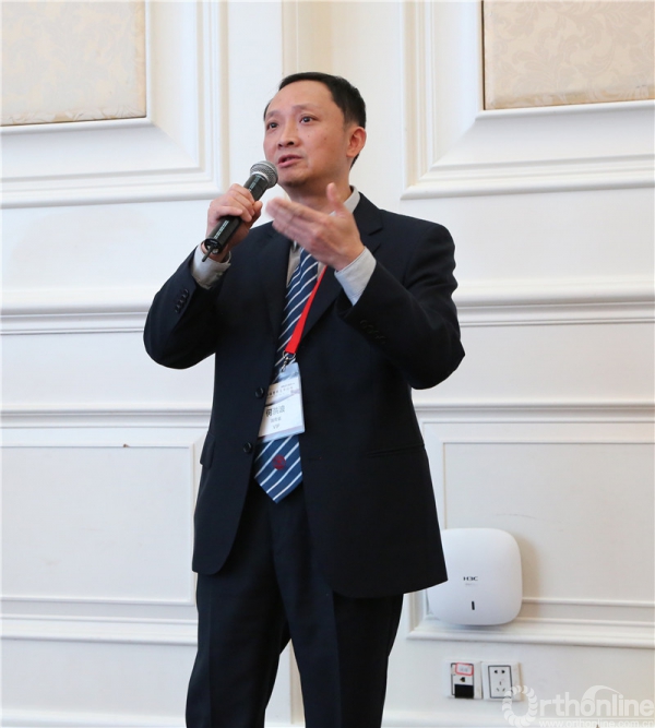何洪波主任.jpg