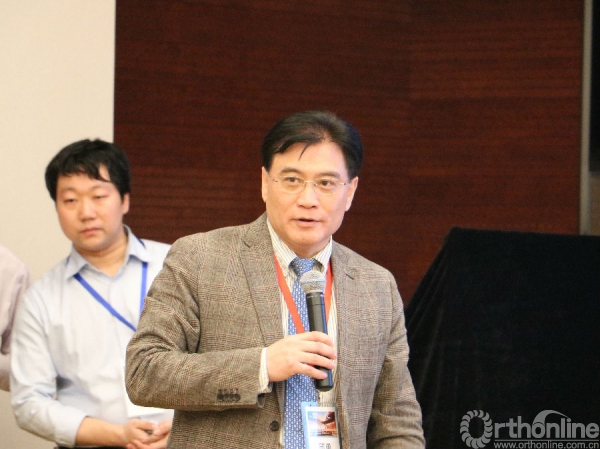 邱勇教授授课.jpg