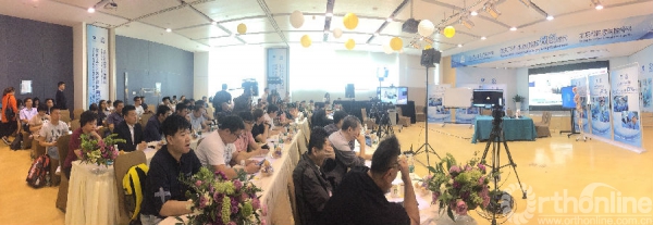 会议现场2.JPG