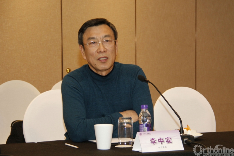 沙龙主席李中实教授 .JPG